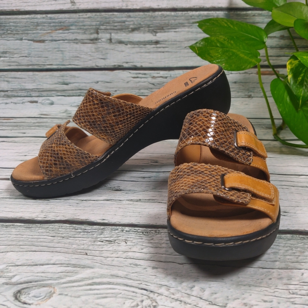 NWOT Clark's Soft Cushion Sandals